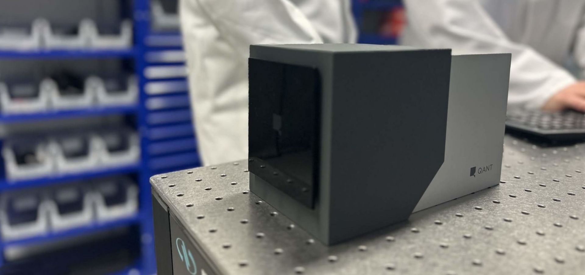 Q.ANT_Magnetic_Field_Sensor_Stage