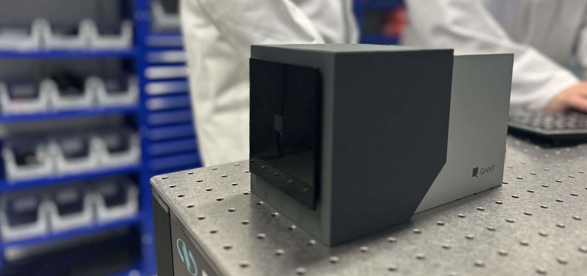 Q.ANT_Magnetic_Field_Sensor_Stage