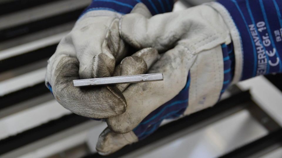 INTECH2022_Bauteil_Nanojoints_in_der_Hand