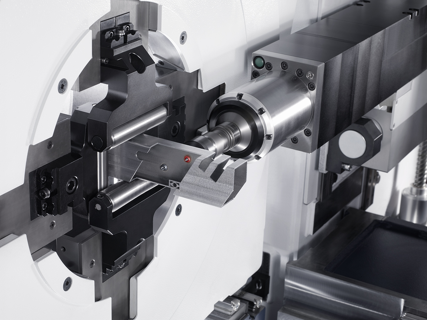 Die neue TruLaser Tube 5000 bringt jetzt auch Gewinde in Rohre ein TRUMPF