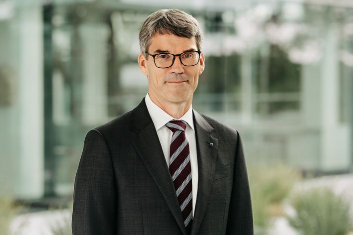 portrait of Dr. rer. pol. Lars Grünert