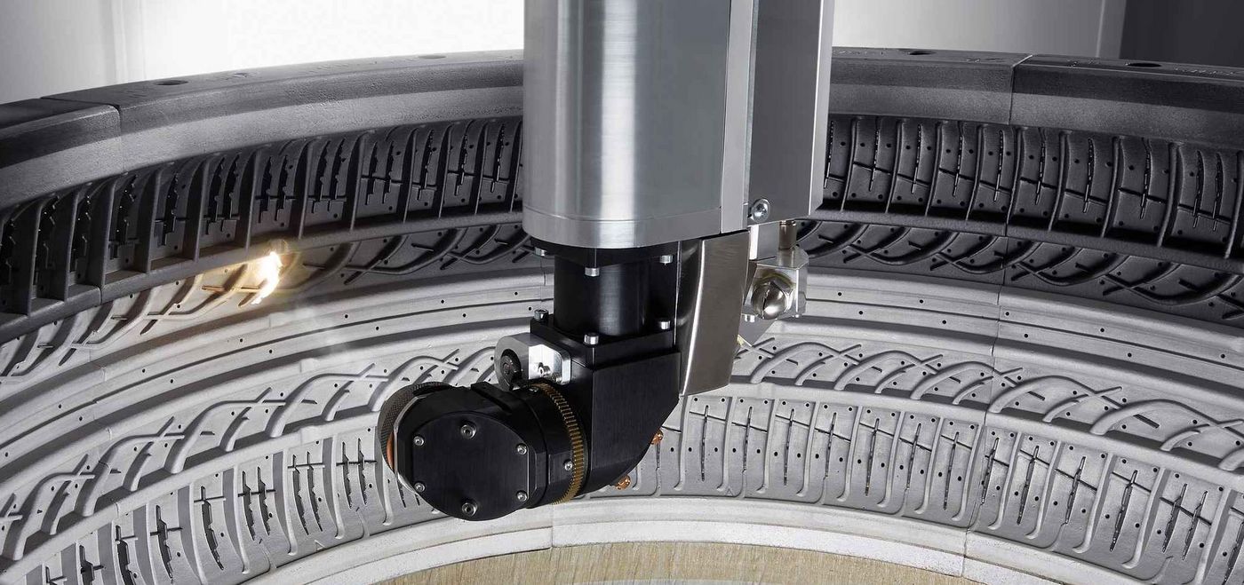 Laser cleaning with the laser