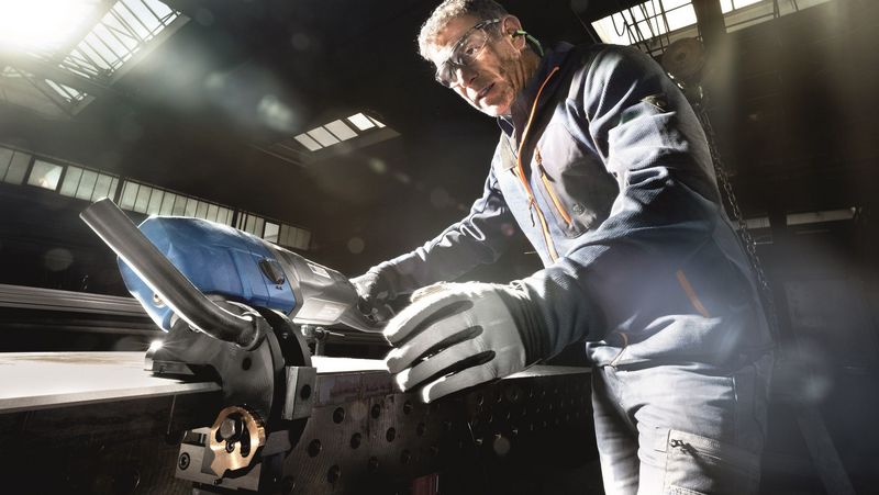 Blechexpo 2019, Schweißkantenformer