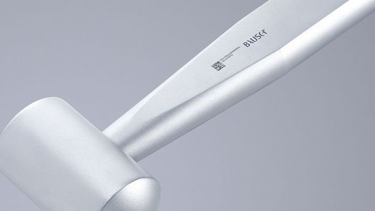 Orvosi eszköz UDI-kóddal, fekete jelölés (blackmarking) TRUMPF lézerekkel