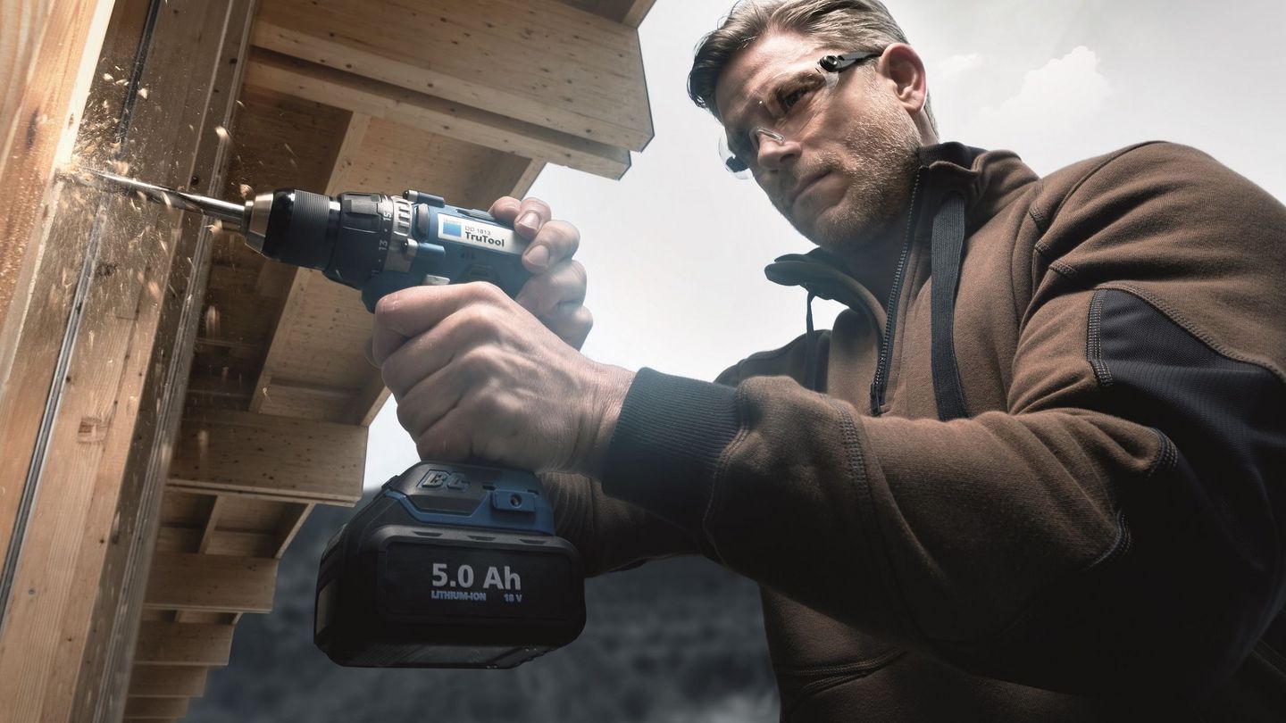 Drill-driver-wood-work