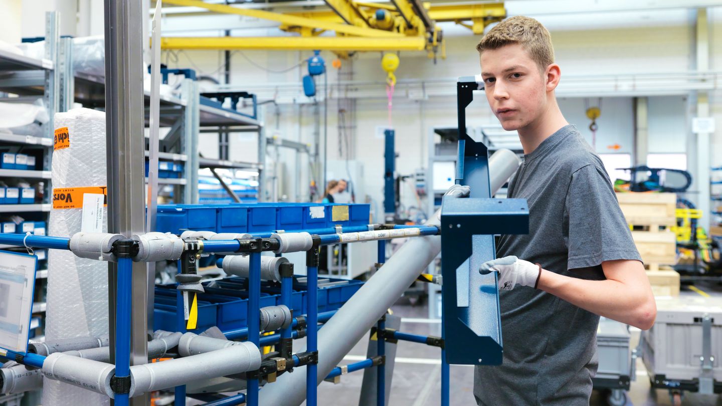a school-student at the logistics-department at TRUMPF