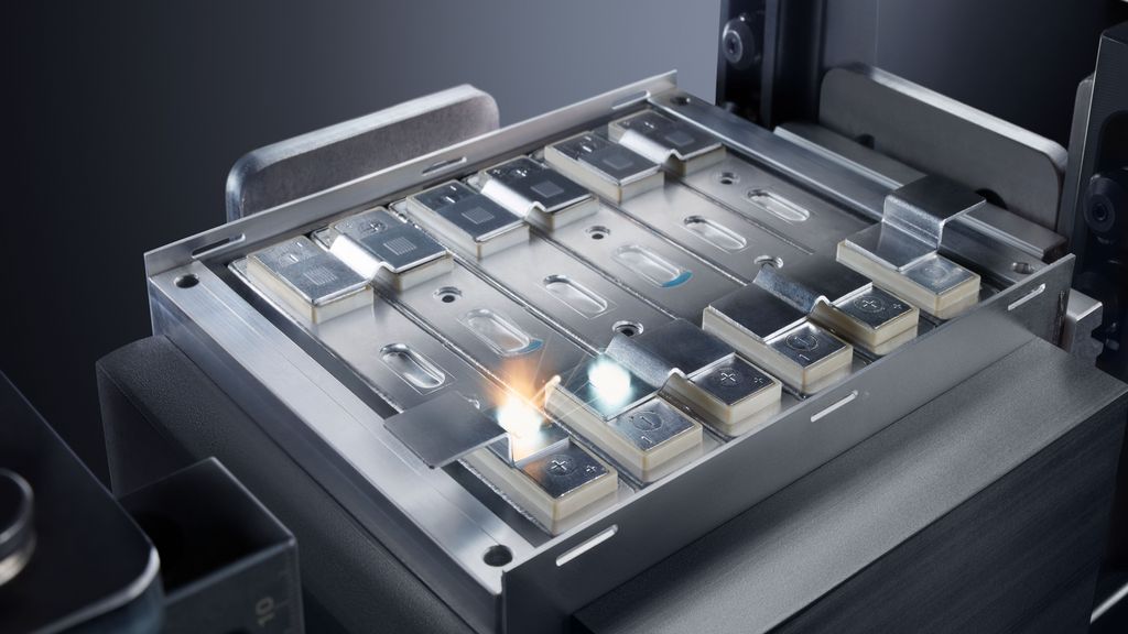 Célula de bateria de soldagem de barramento de aplicação TRUMPF