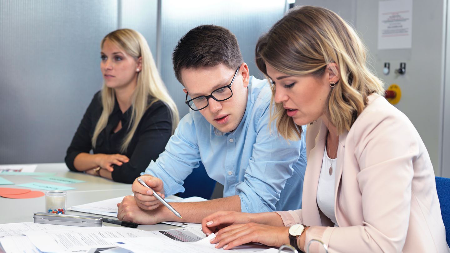 school-students at TRUMPF working together