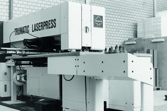 historical picture showing a combined punching and laser-cutting machine of TRUMPF
