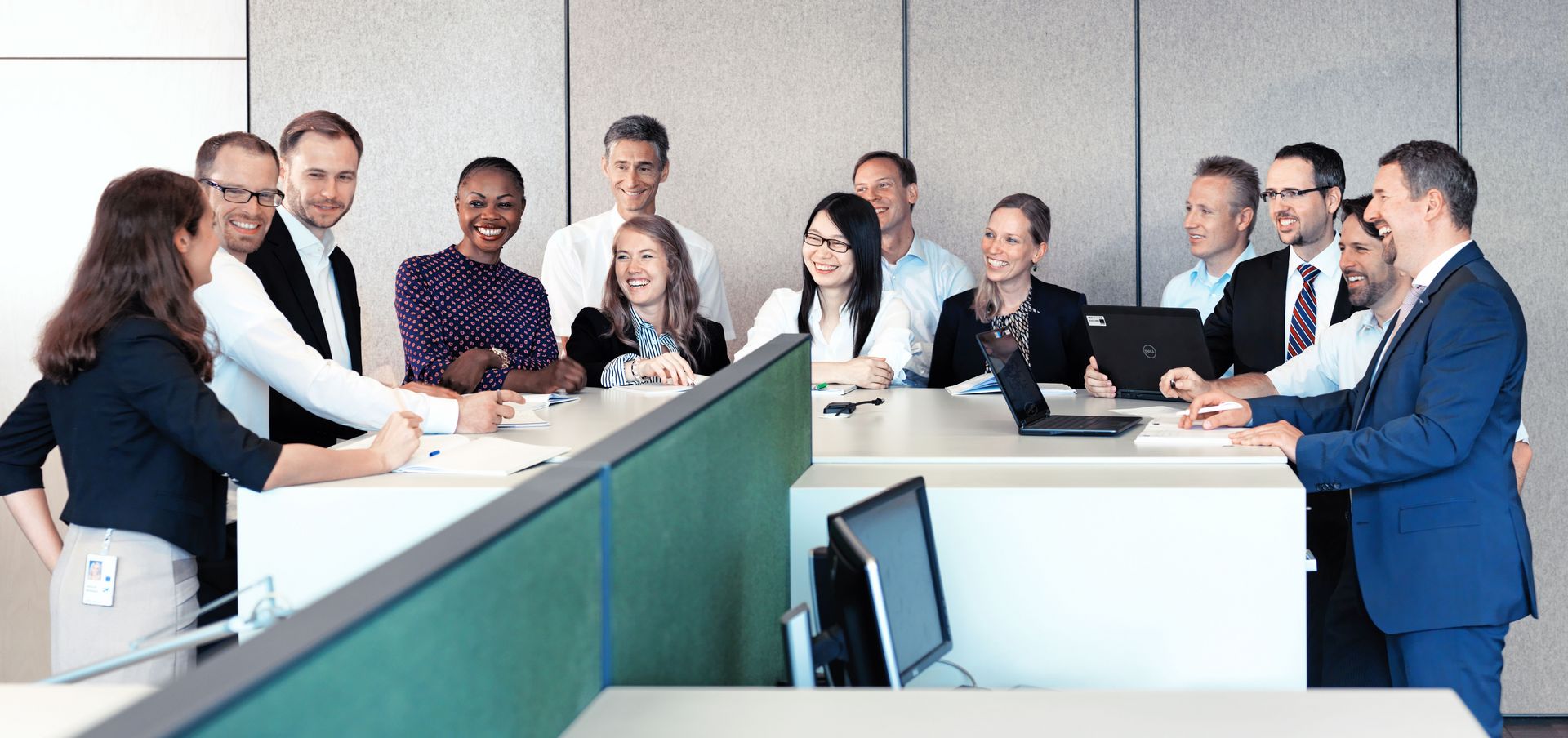 ミーティング中のTRUMPF従業員グループ