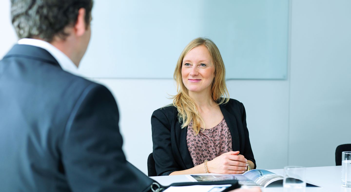 A job interview at TRUMPF in Ditzingen showing the applicant and an employee of the HR-Department