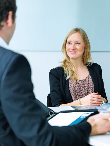 A job interview at TRUMPF in Ditzingen showing the applicant and an employee of the HR-Department