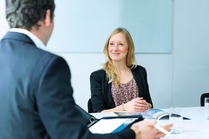 A job interview at TRUMPF in Ditzingen showing the applicant and an employee of the HR-Department