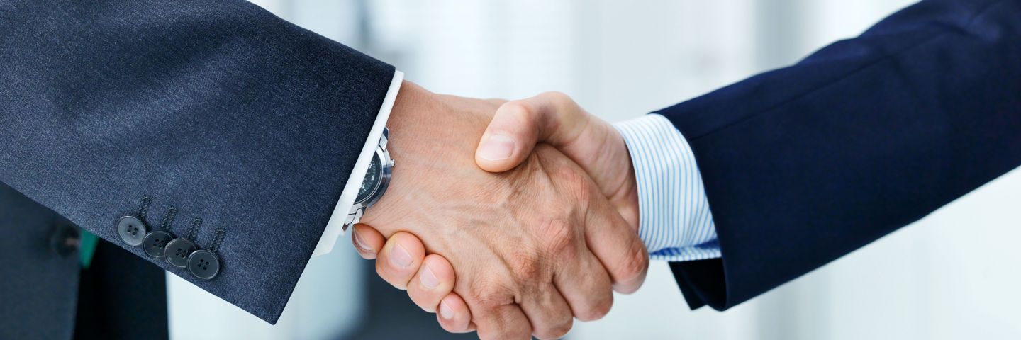 People at TRUMPF shaking hands