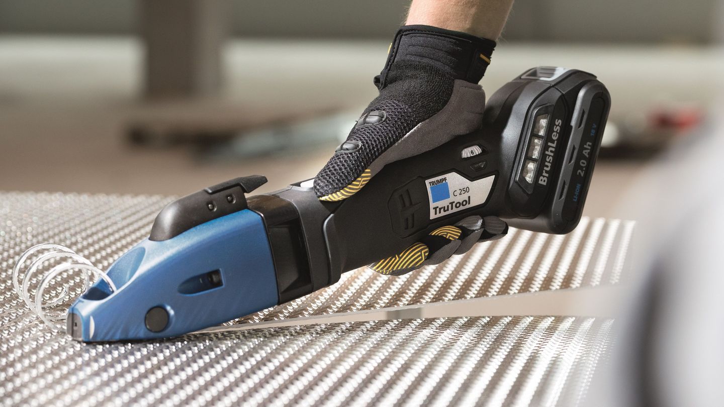 18-V-slitting-shear-light-compact