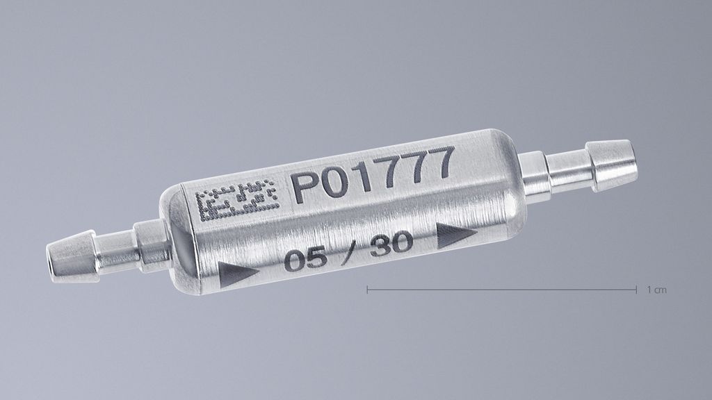 Čierne popisovanie na medicínskom ventile, pomocou produktov TRUMPF