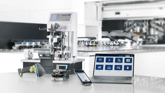 Keyvisual Equipment Manager Punch