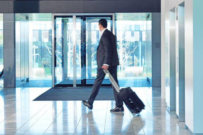 社屋を出るTRUMPF従業員