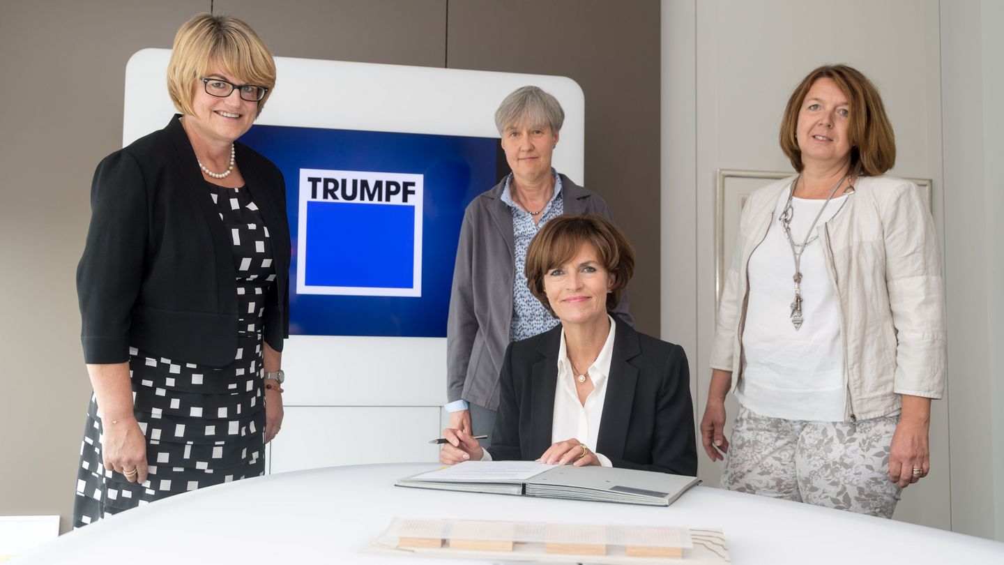 Vertragsunterzeichnung: TRUMPF und POLIFANT